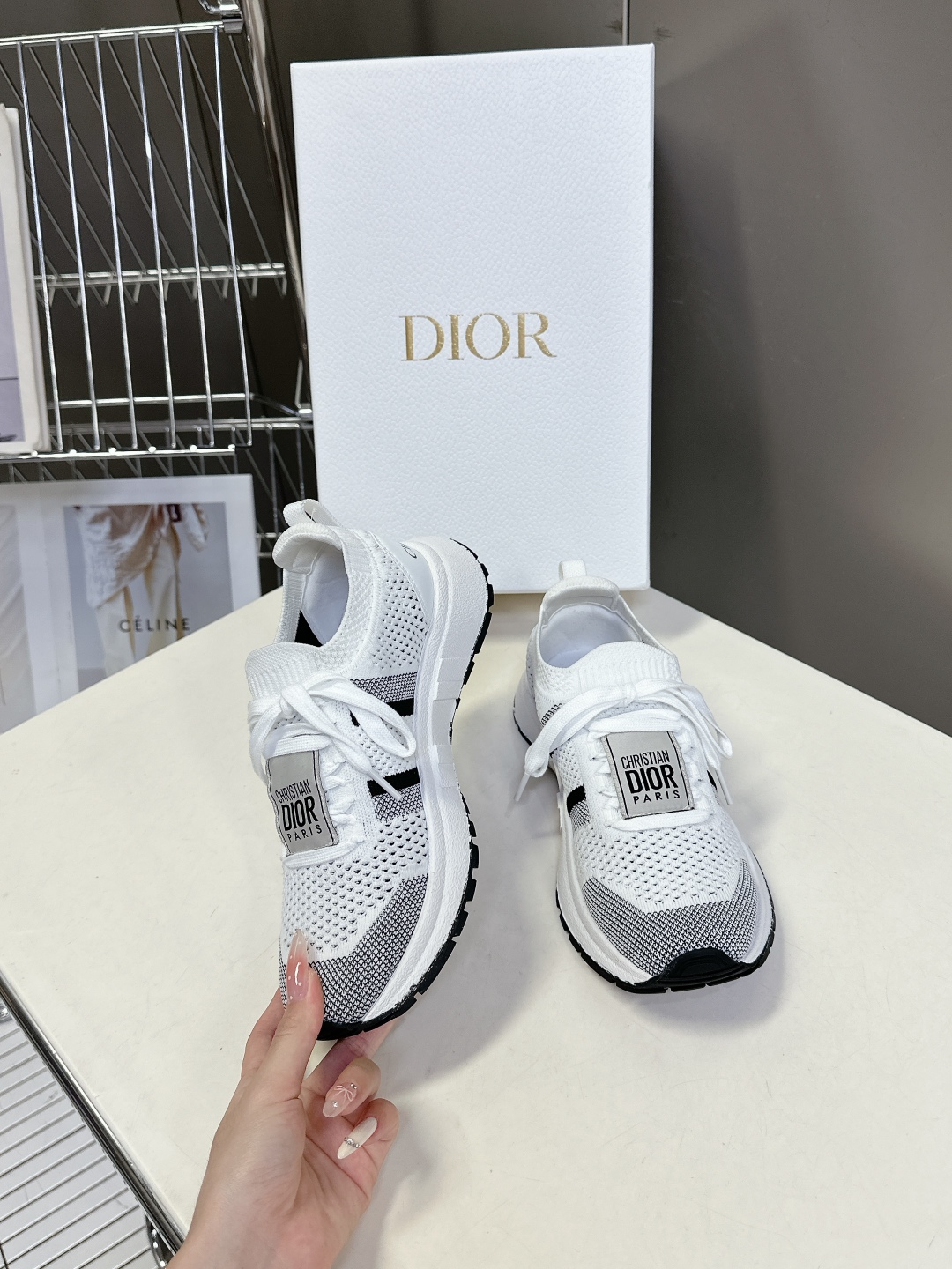  Dior迪奥春夏最新款飞织运动鞋 
      太古汇RMB7490购入开发 完美复刻 25SS出镜率