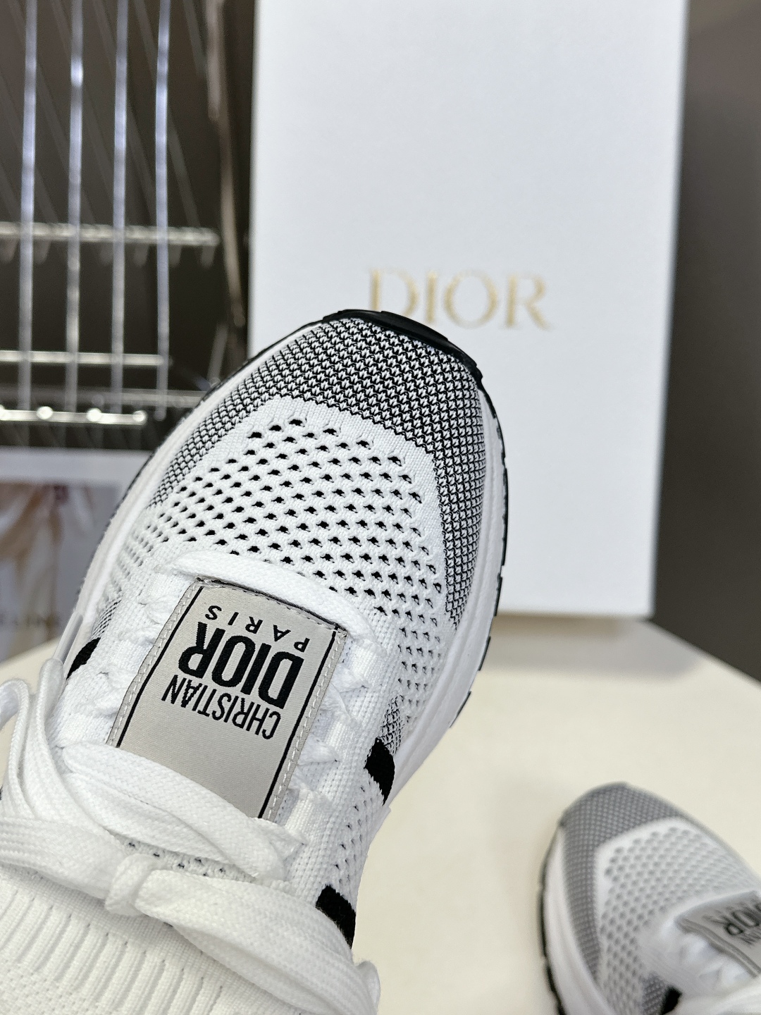  Dior迪奥春夏最新款飞织运动鞋 
      太古汇RMB7490购入开发 完美复刻 25SS出镜率