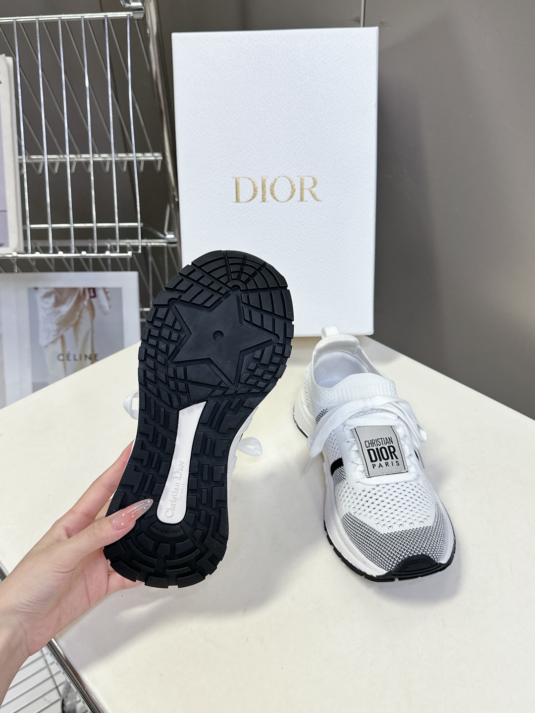  Dior迪奥春夏最新款飞织运动鞋 
      太古汇RMB7490购入开发 完美复刻 25SS出镜率