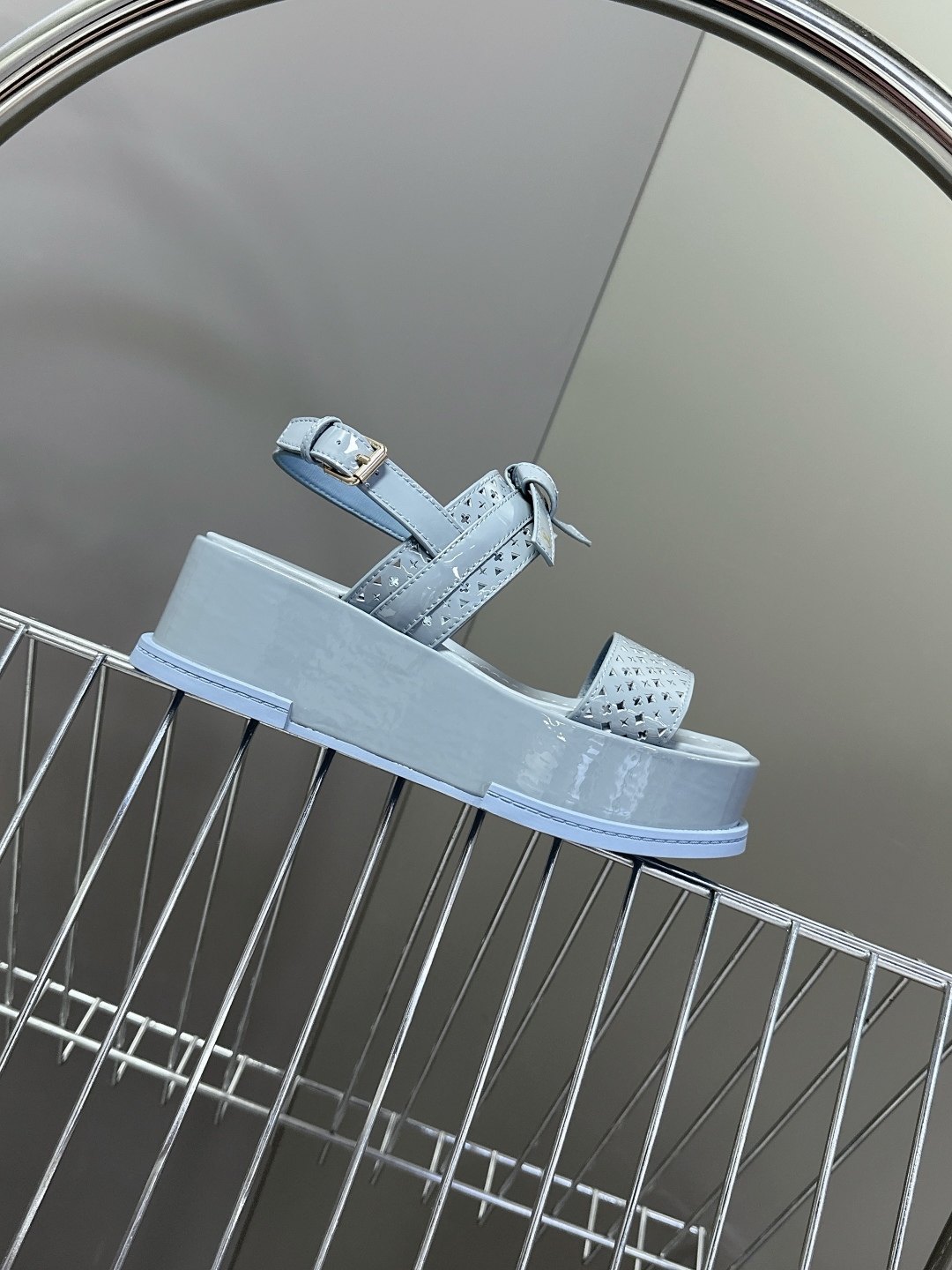  Louis Vuitton 路易威登 MAYA FLATFORM凉鞋✖️村上隆️联名款
    本款 