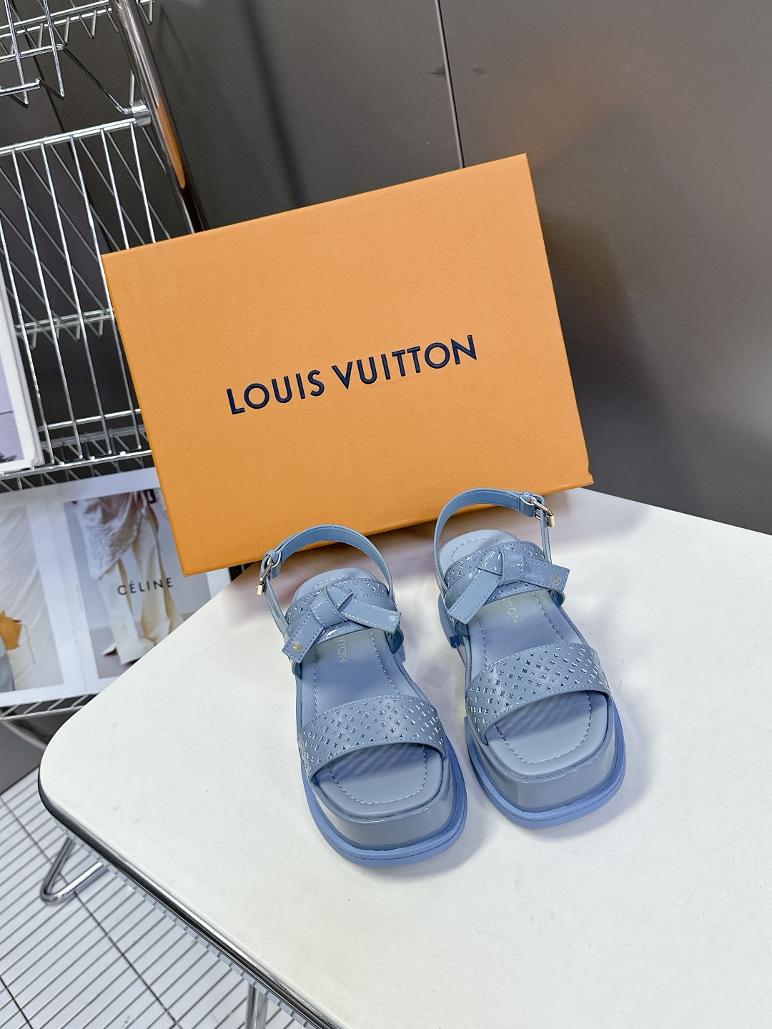  Louis Vuitton 路易威登 MAYA FLATFORM凉鞋✖️村上隆️联名款
    本款 