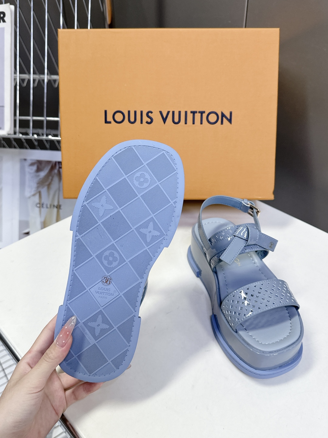  Louis Vuitton 路易威登 MAYA FLATFORM凉鞋✖️村上隆️联名款
    本款 