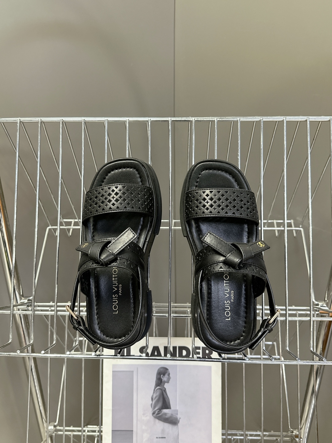  Louis Vuitton 路易威登 MAYA FLATFORM凉鞋✖️村上隆️联名款
    本款 