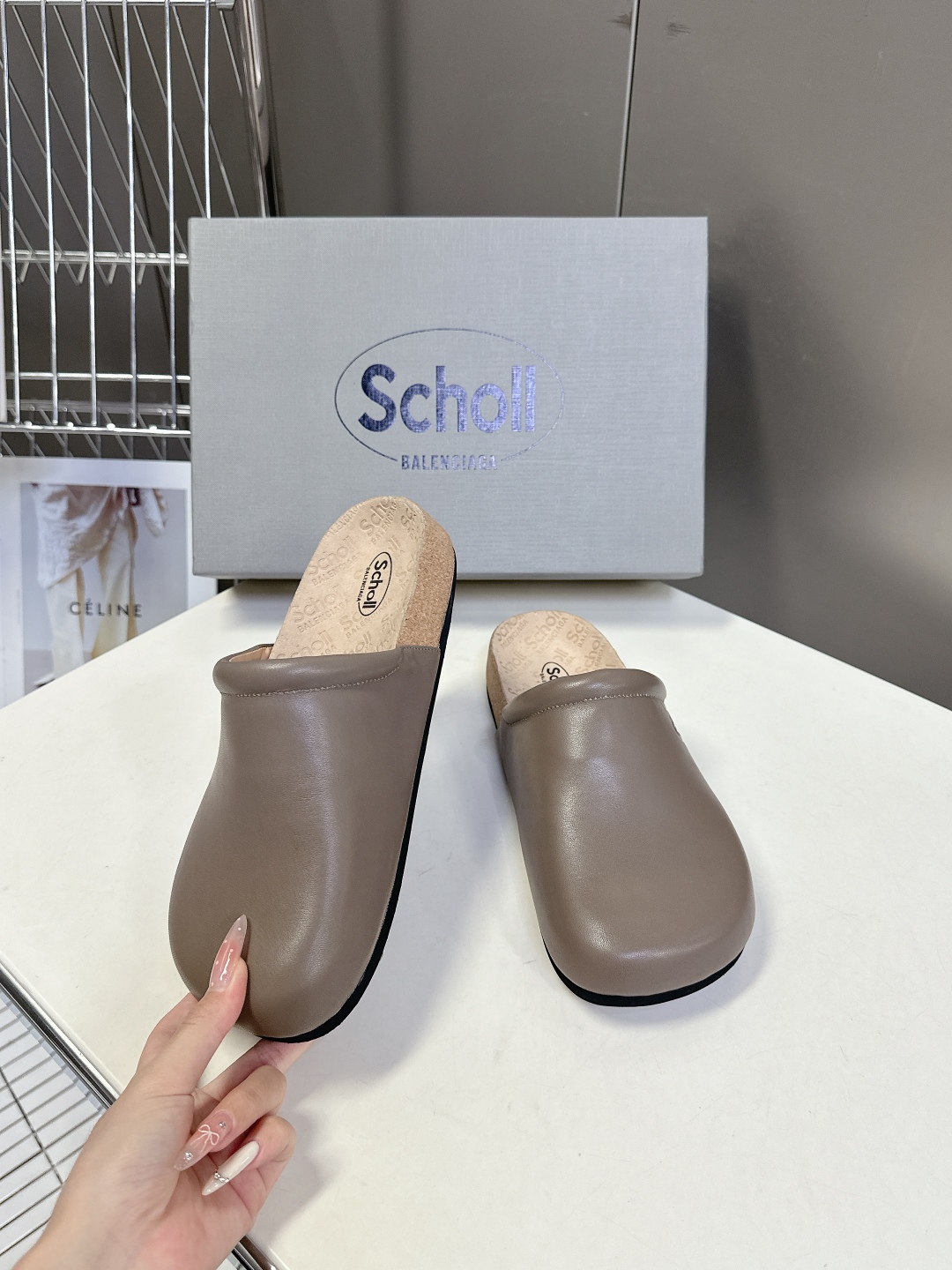 男装➕10 Balenciaga巴黎世家 X Scholl联名款木塞底勃肯拖鞋 凉鞋
   以巴黎世家的