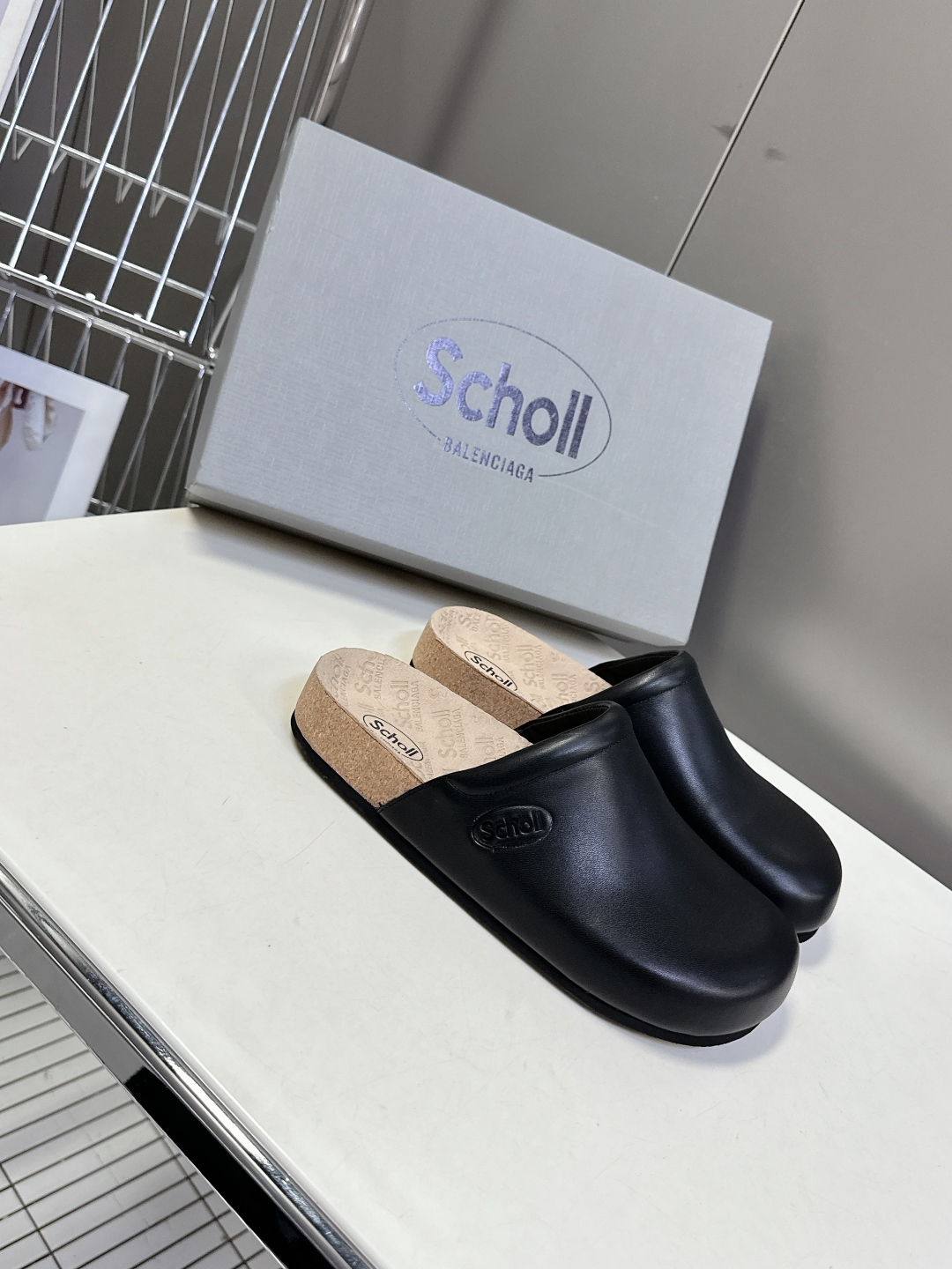 男装➕10 Balenciaga巴黎世家 X Scholl联名款木塞底勃肯情侣款拖鞋 凉鞋
   以巴黎