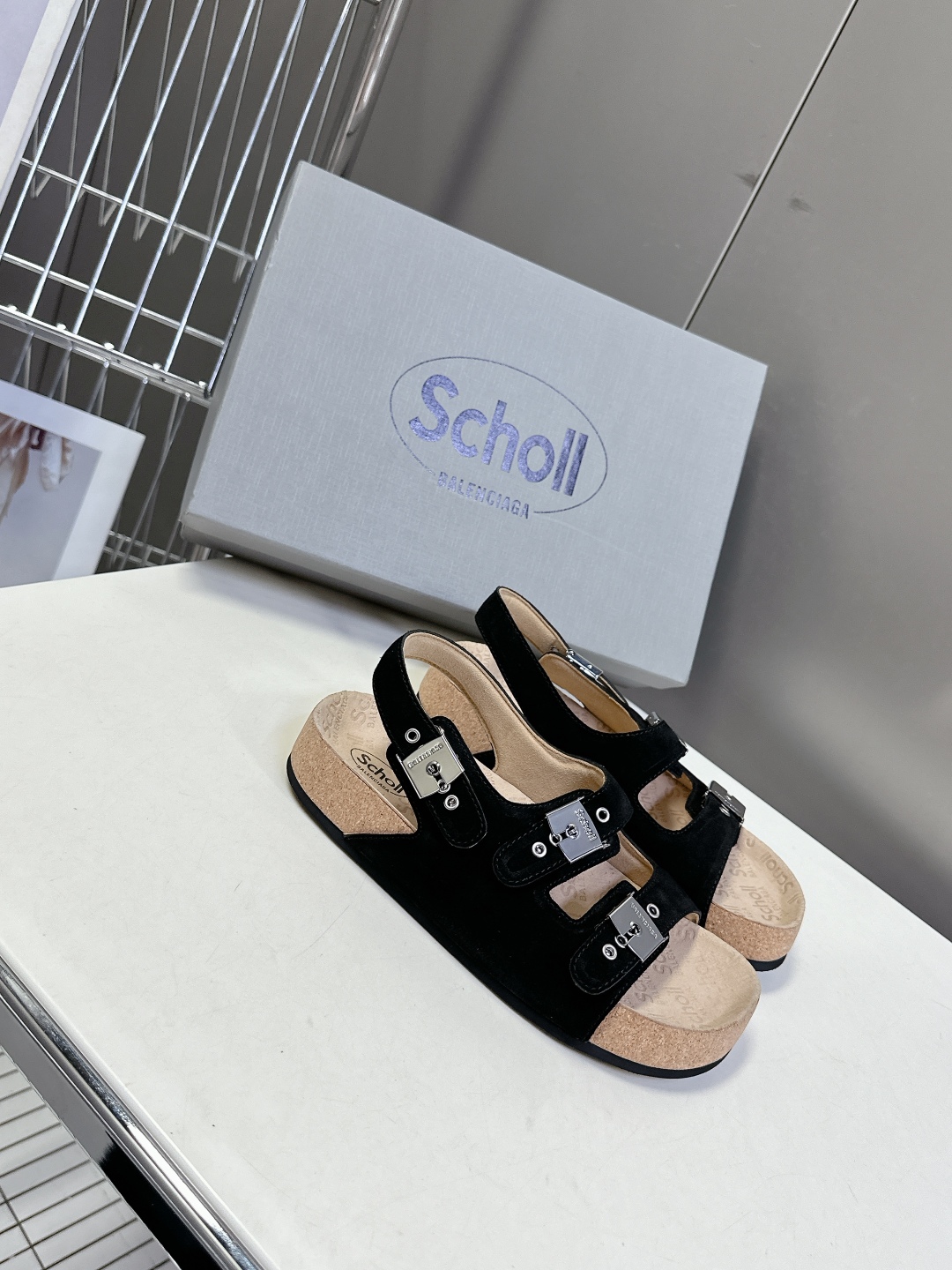  男装➕10 Balenciaga巴黎世家 X Scholl联名款木塞底勃肯情侣款拖鞋 凉鞋
   以巴