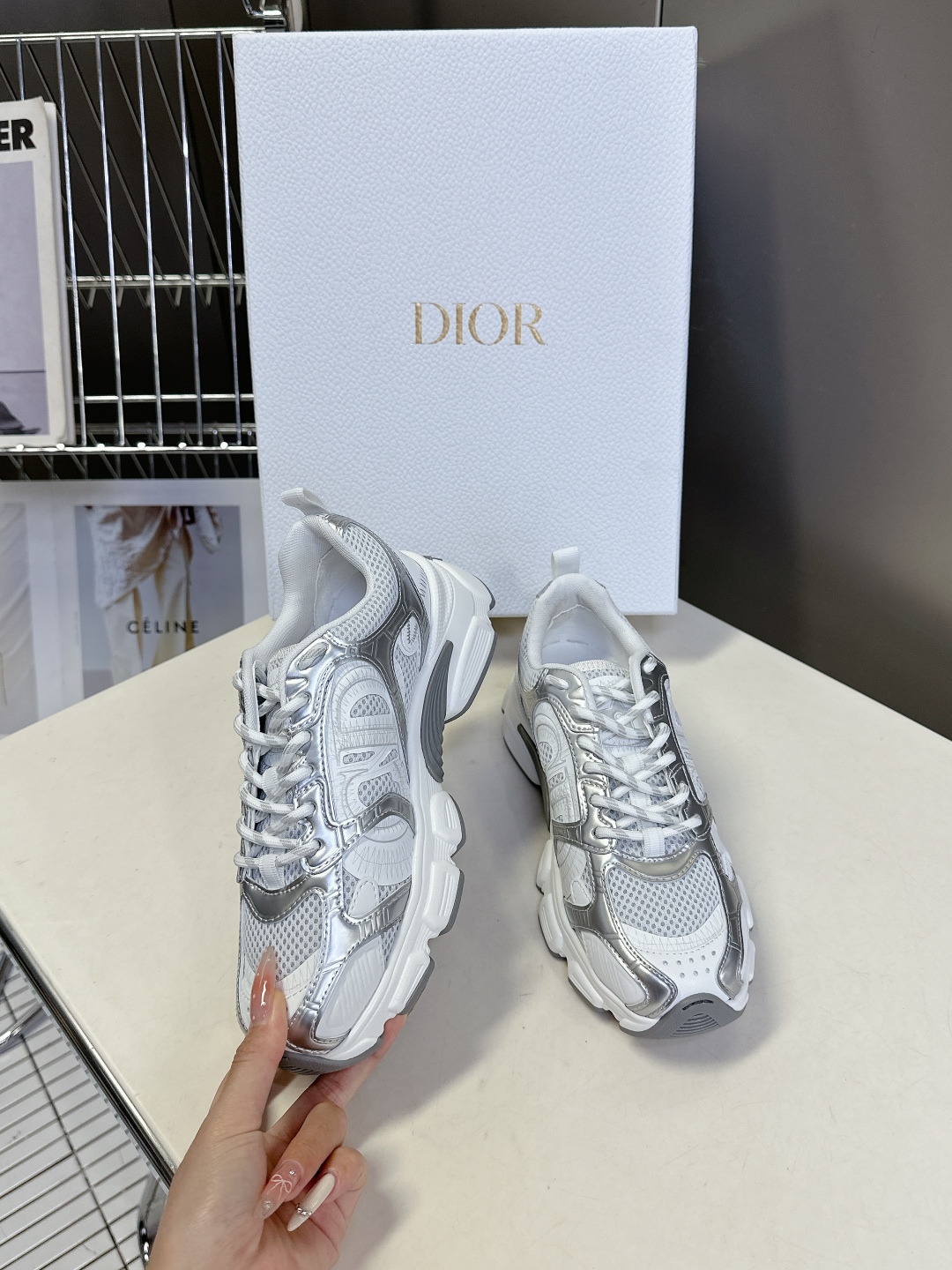  Dior迪奥Chrono系列运动鞋
太古汇RMB9200购入开发 这款Dior chrono运动鞋延续