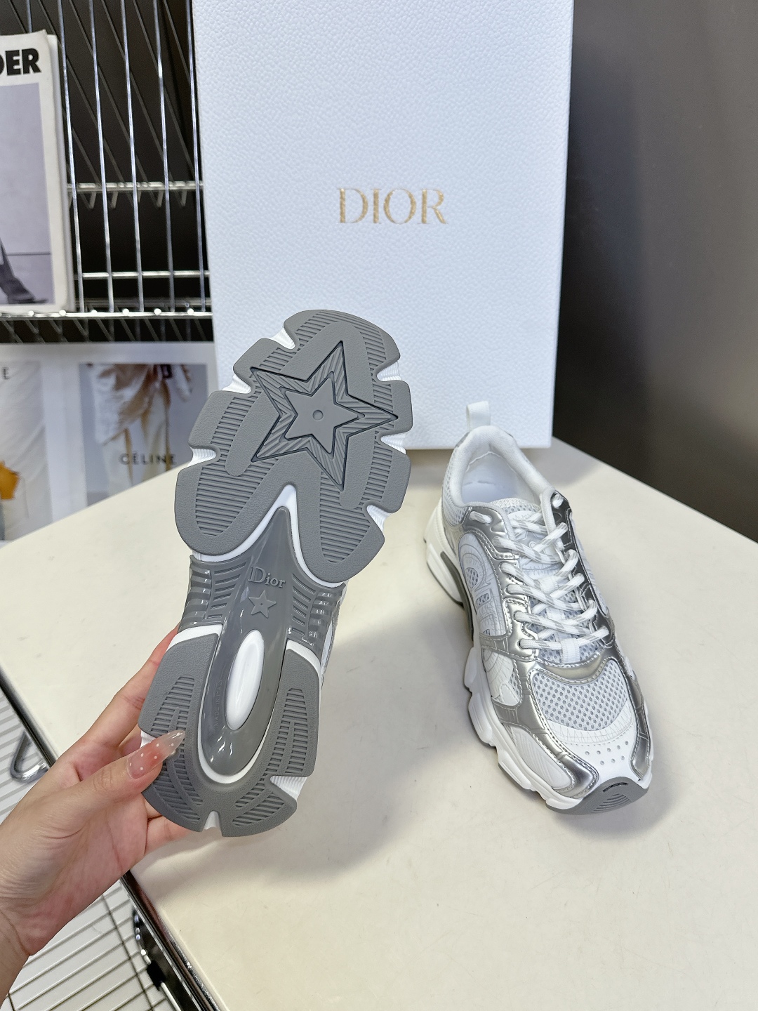  Dior迪奥Chrono系列运动鞋
太古汇RMB9200购入开发 这款Dior chrono运动鞋延续