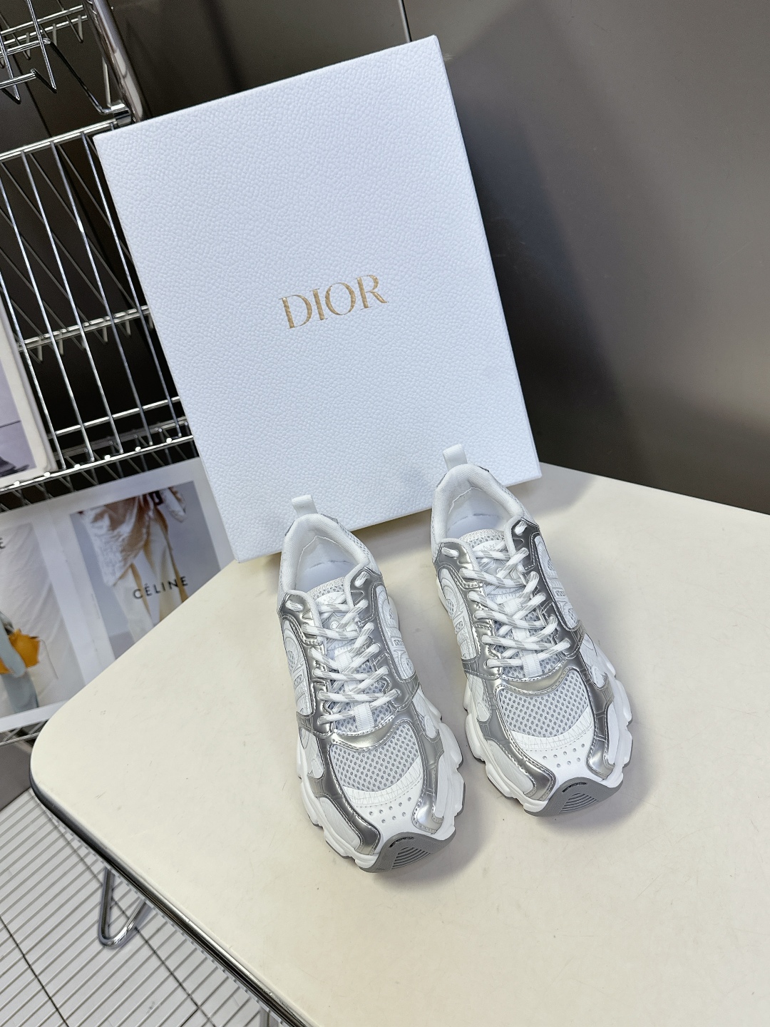  Dior迪奥Chrono系列运动鞋
太古汇RMB9200购入开发 这款Dior chrono运动鞋延续