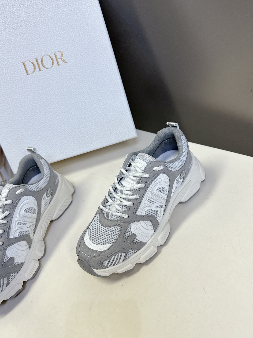  Dior迪奥Chrono系列运动鞋
太古汇RMB9200购入开发 这款Dior chrono运动鞋延续