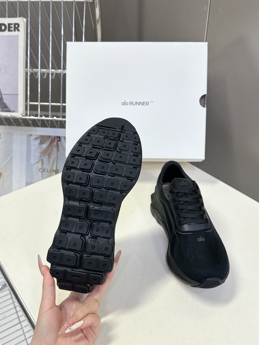  alo2025春夏最新款厚底情侣款运动跑步瑜伽鞋
   今年超火的品牌alo好多明星时尚博主种草 上脚