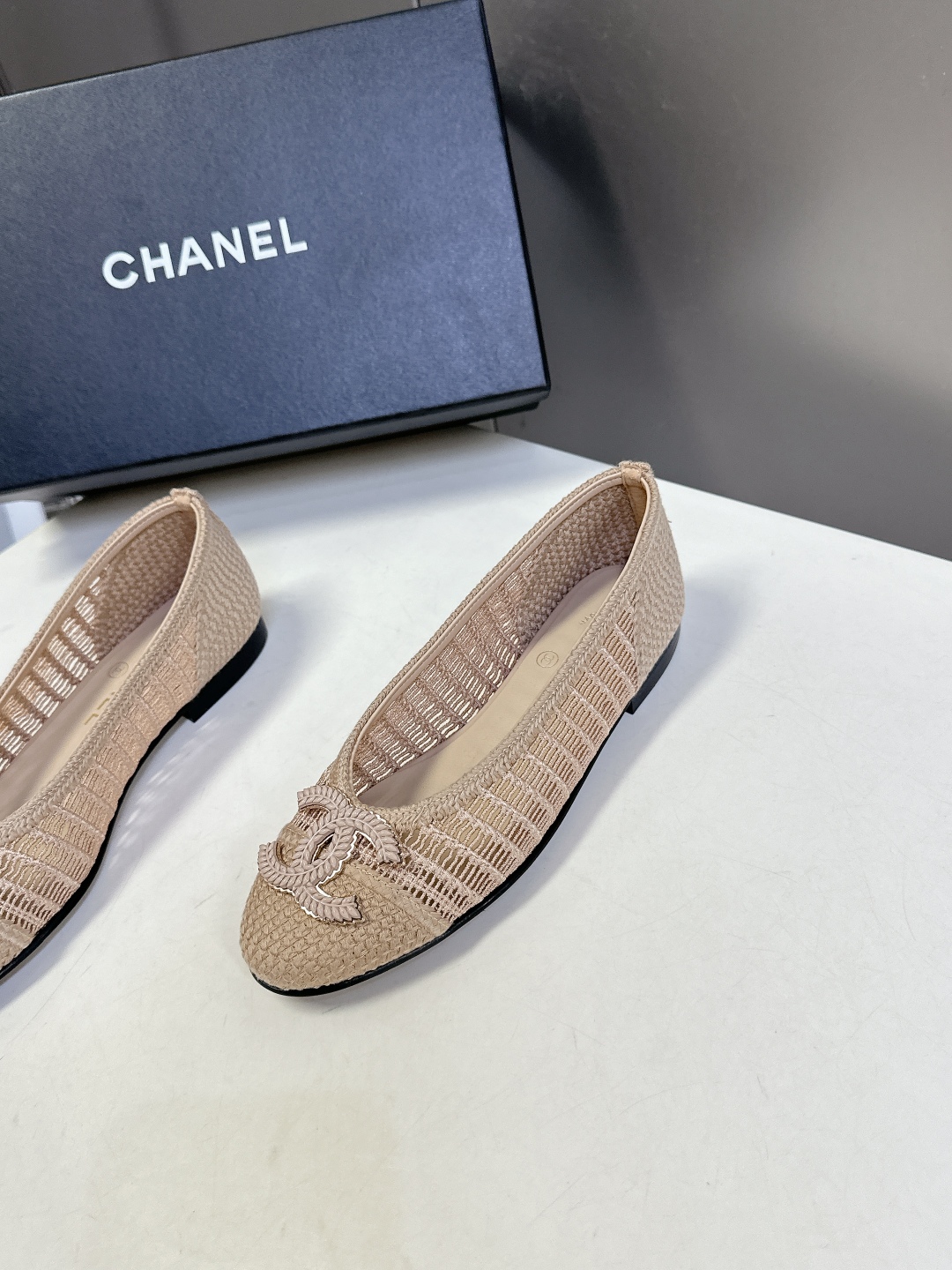  CHANEL香奈儿经典芭蕾舞单鞋                         超经典的鞋型设计 永