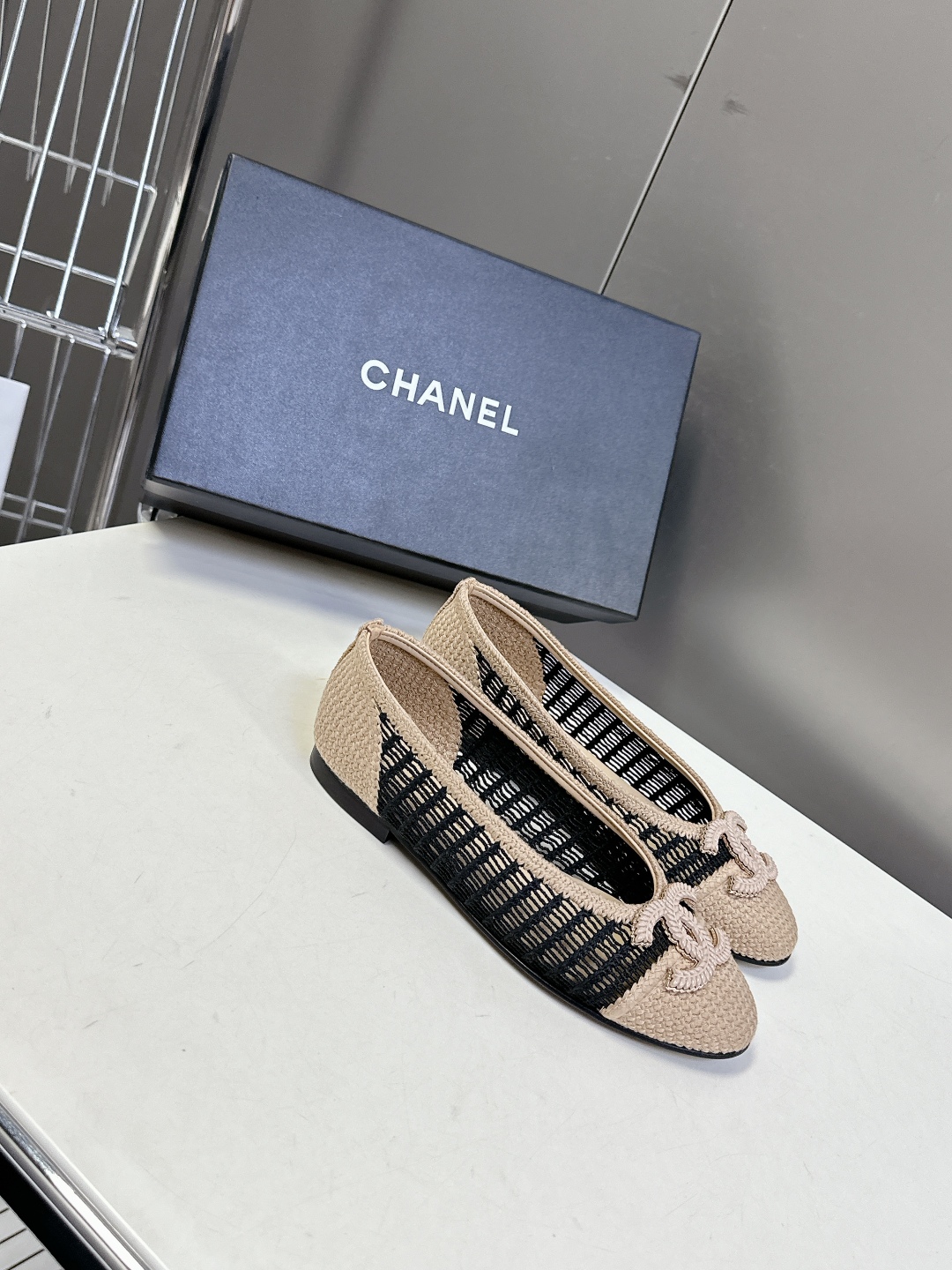  CHANEL香奈儿经典芭蕾舞单鞋                         超经典的鞋型设计 永