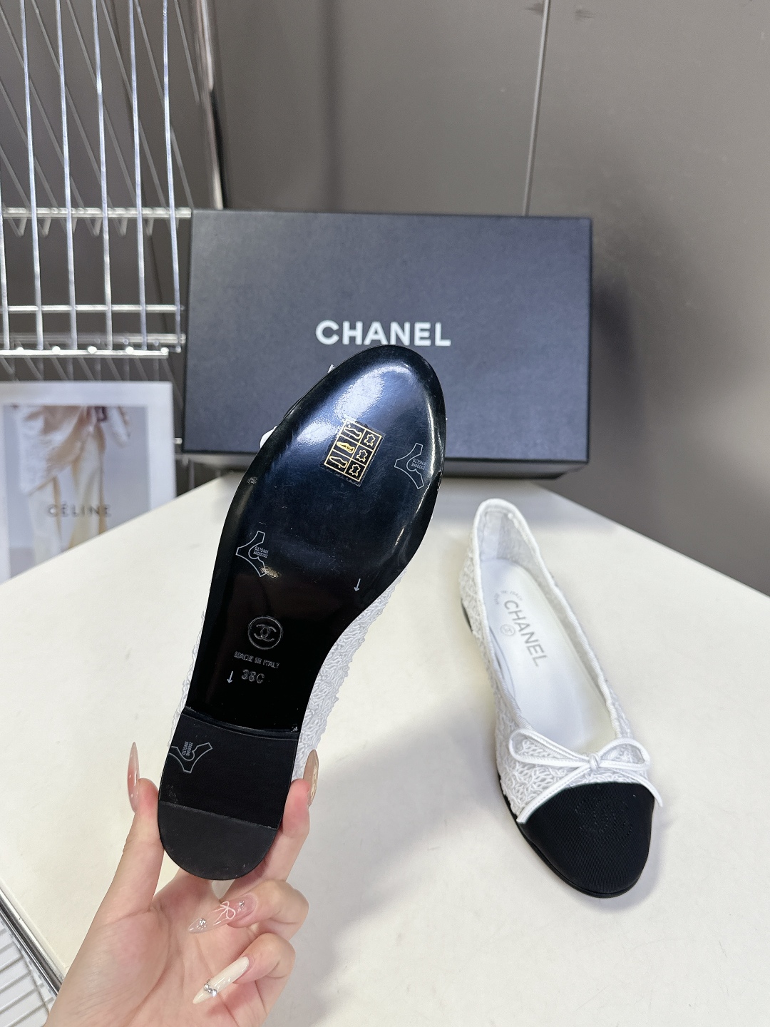  CHANEL香奈儿经典芭蕾舞单鞋                         超经典的鞋型设计 永