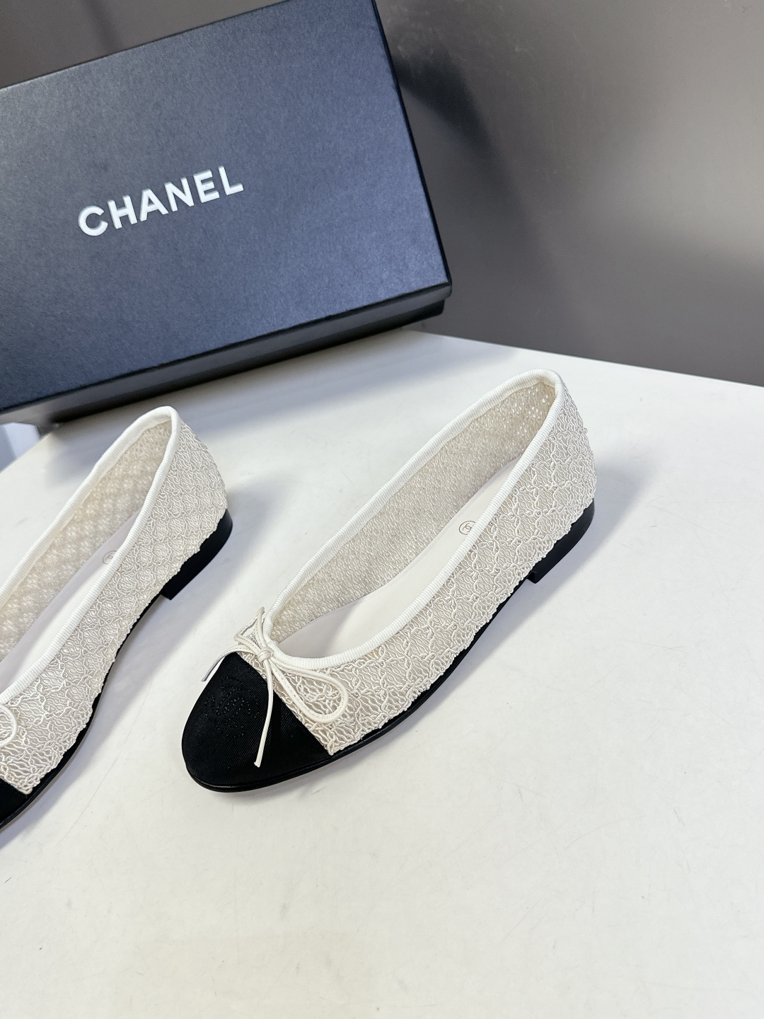  CHANEL香奈儿经典芭蕾舞单鞋                         超经典的鞋型设计 永