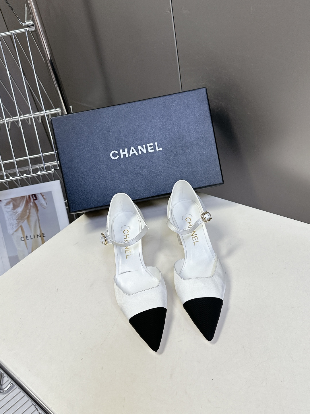  香奈儿CHANEL春夏最新款粗跟时装鞋
      超多网红时尚博主种草 高级感舒适，配女神们的半身裙
