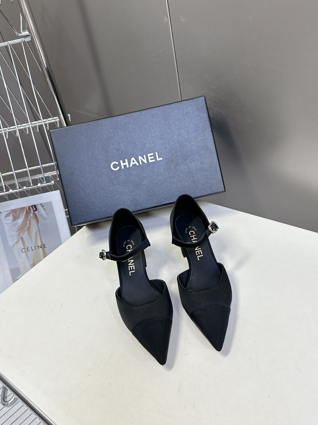  香奈儿CHANEL春夏最新款粗跟时装鞋
      超多网红时尚博主种草 高级感舒适，配女神们的半身裙