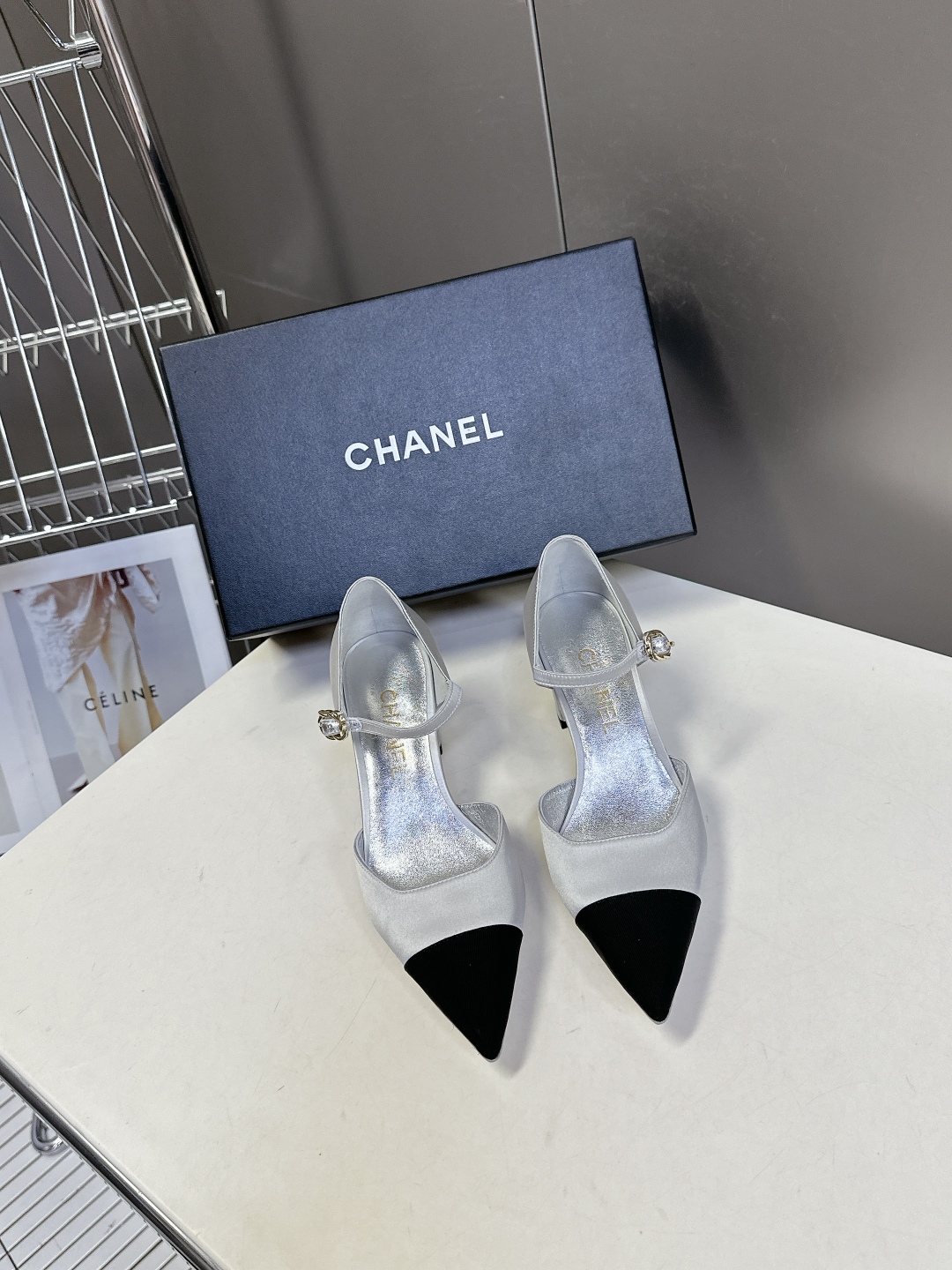  香奈儿CHANEL春夏最新款粗跟时装鞋
      超多网红时尚博主种草 高级感舒适，配女神们的半身裙