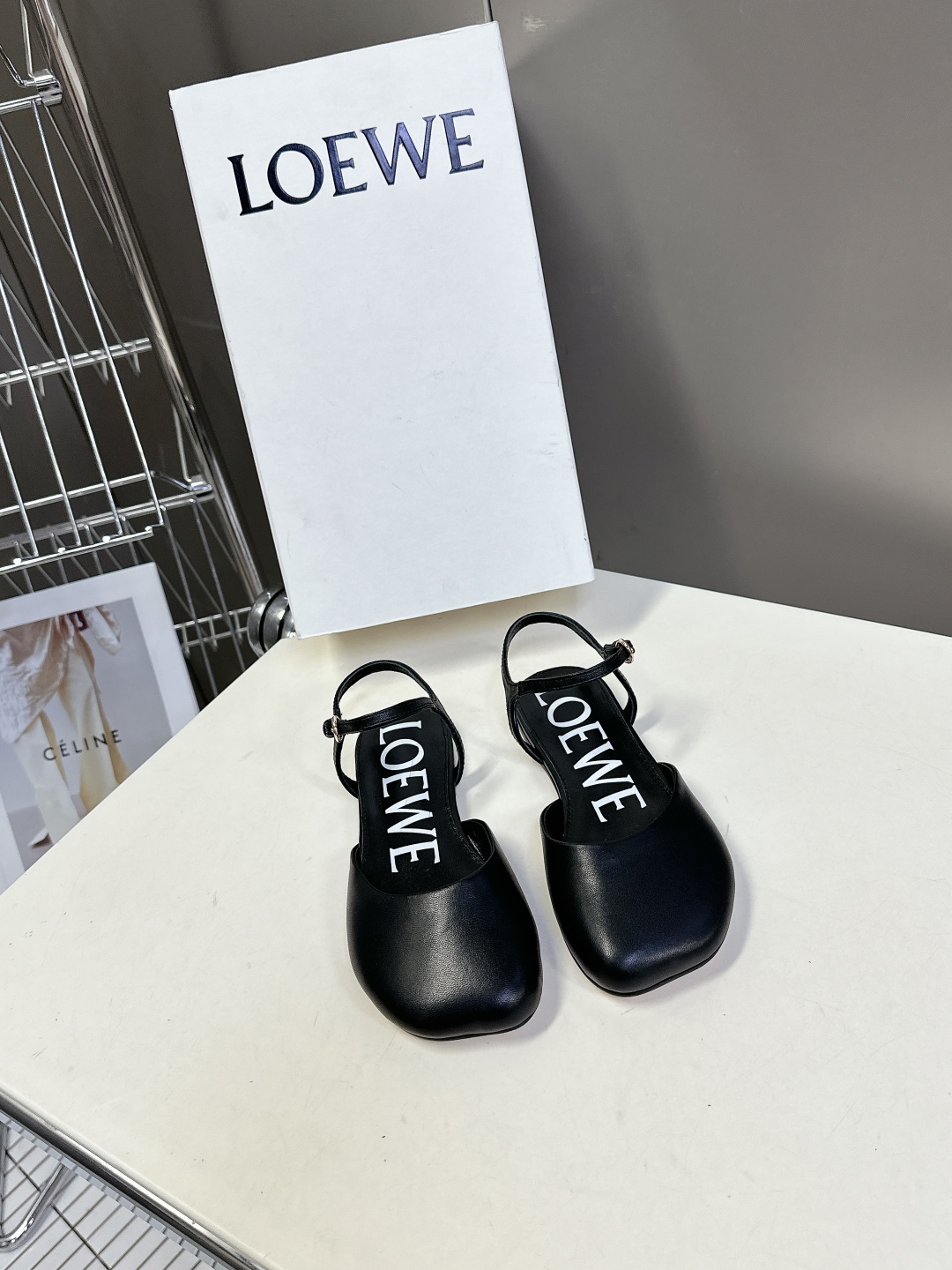   罗意威LOEWE2025春夏最新款时装凉鞋
  今年超火的品牌 好多明星网红时尚博主种草 喜欢这种风