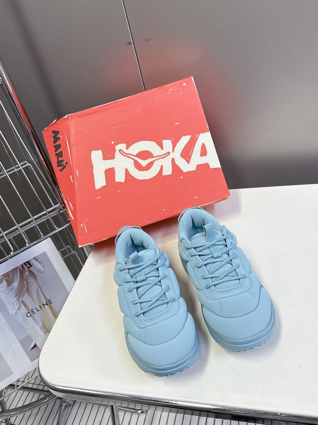 MARNI玛尼 x HOKA 泡芙面包鞋 运动鞋 向来以大胆前卫设计美学见称的 Marni,创意总监