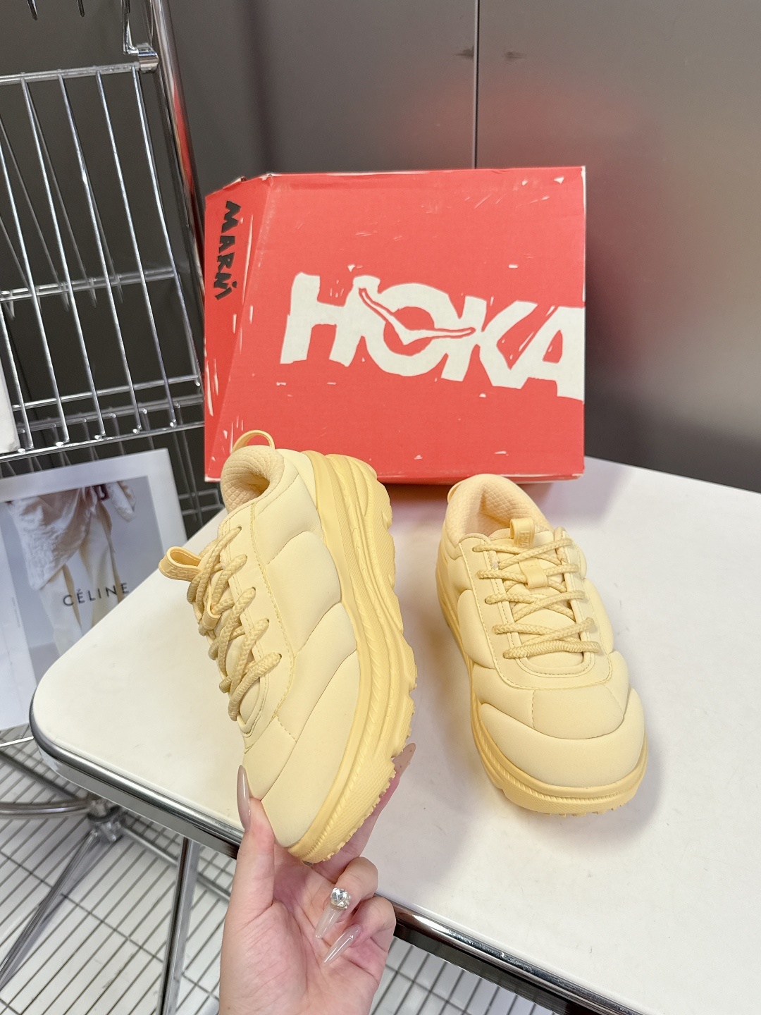 MARNI玛尼 x HOKA 泡芙面包鞋运动鞋。 向来以大胆前卫设计美学见称的