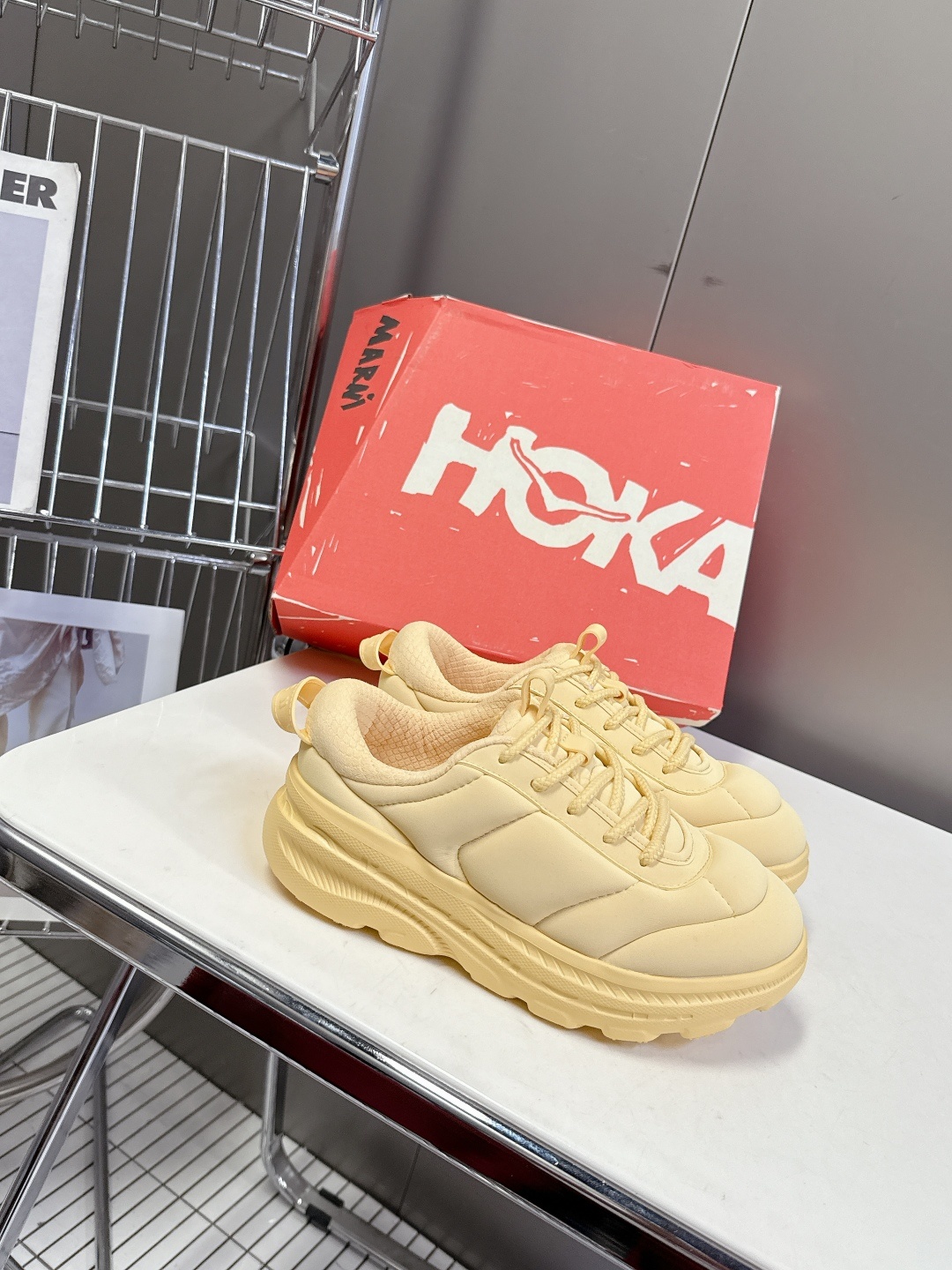 MARNI玛尼 x HOKA 泡芙面包鞋运动鞋。 向来以大胆前卫设计美学见称的