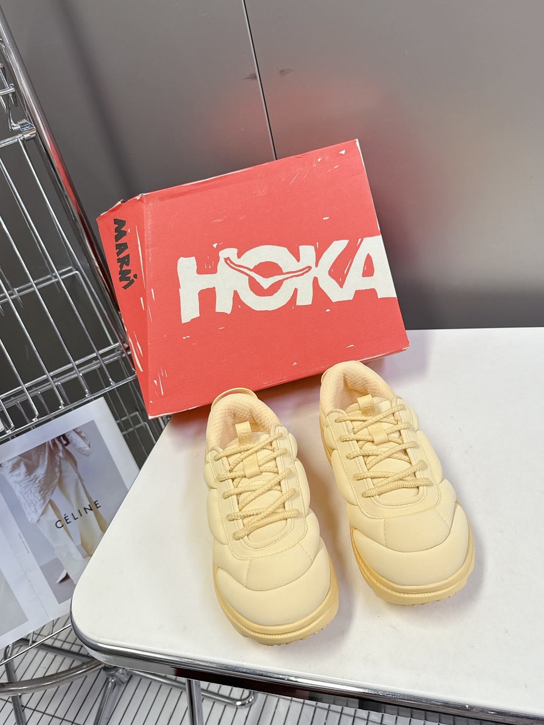 MARNI玛尼 x HOKA 泡芙面包鞋运动鞋。 向来以大胆前卫设计美学见称的