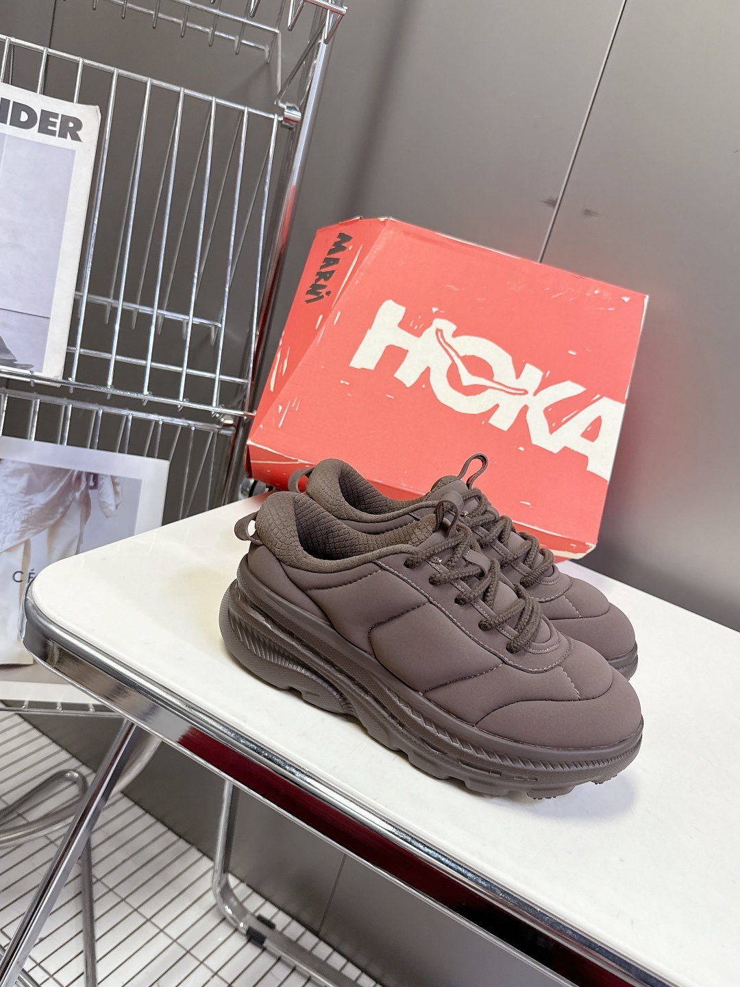 MARNI玛尼 x HOKA 泡芙面包鞋运动鞋。 向来以大胆前卫设计美学见称的