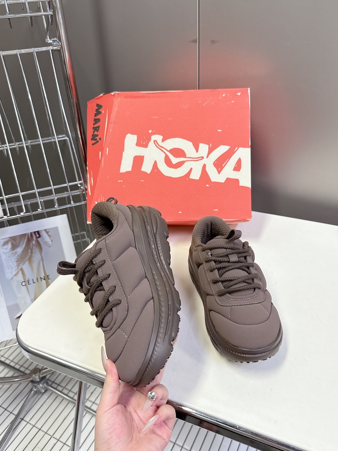 MARNI玛尼 x HOKA 泡芙面包鞋运动鞋。 向来以大胆前卫设计美学见称的