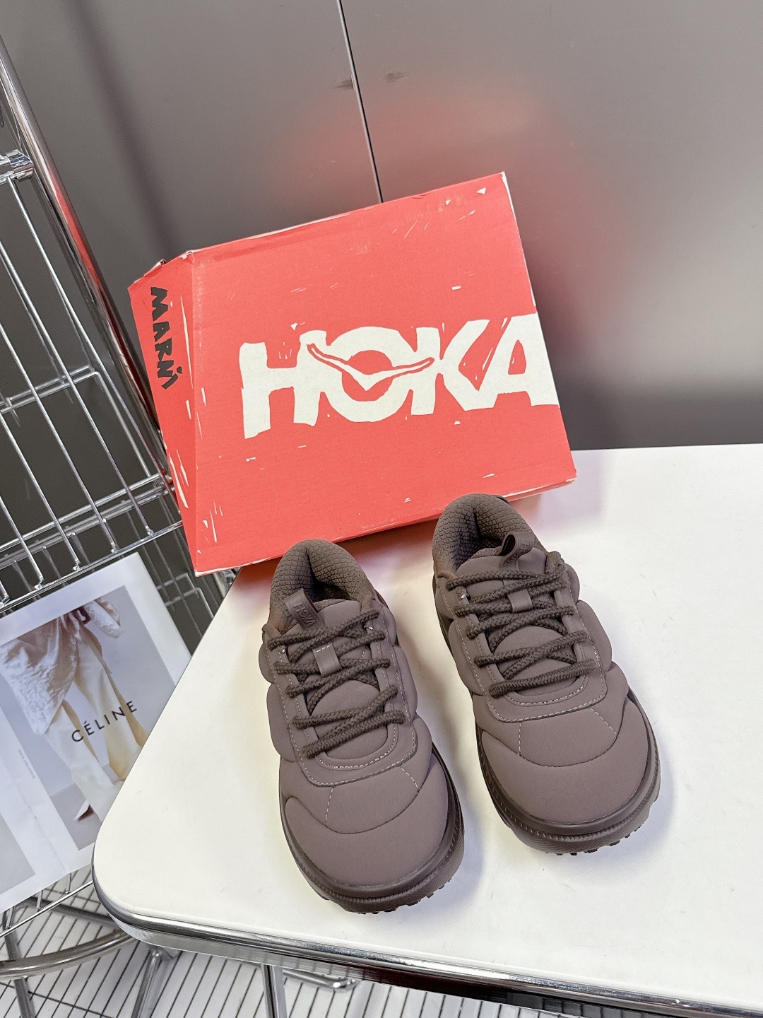 MARNI玛尼 x HOKA 泡芙面包鞋运动鞋。 向来以大胆前卫设计美学见称的