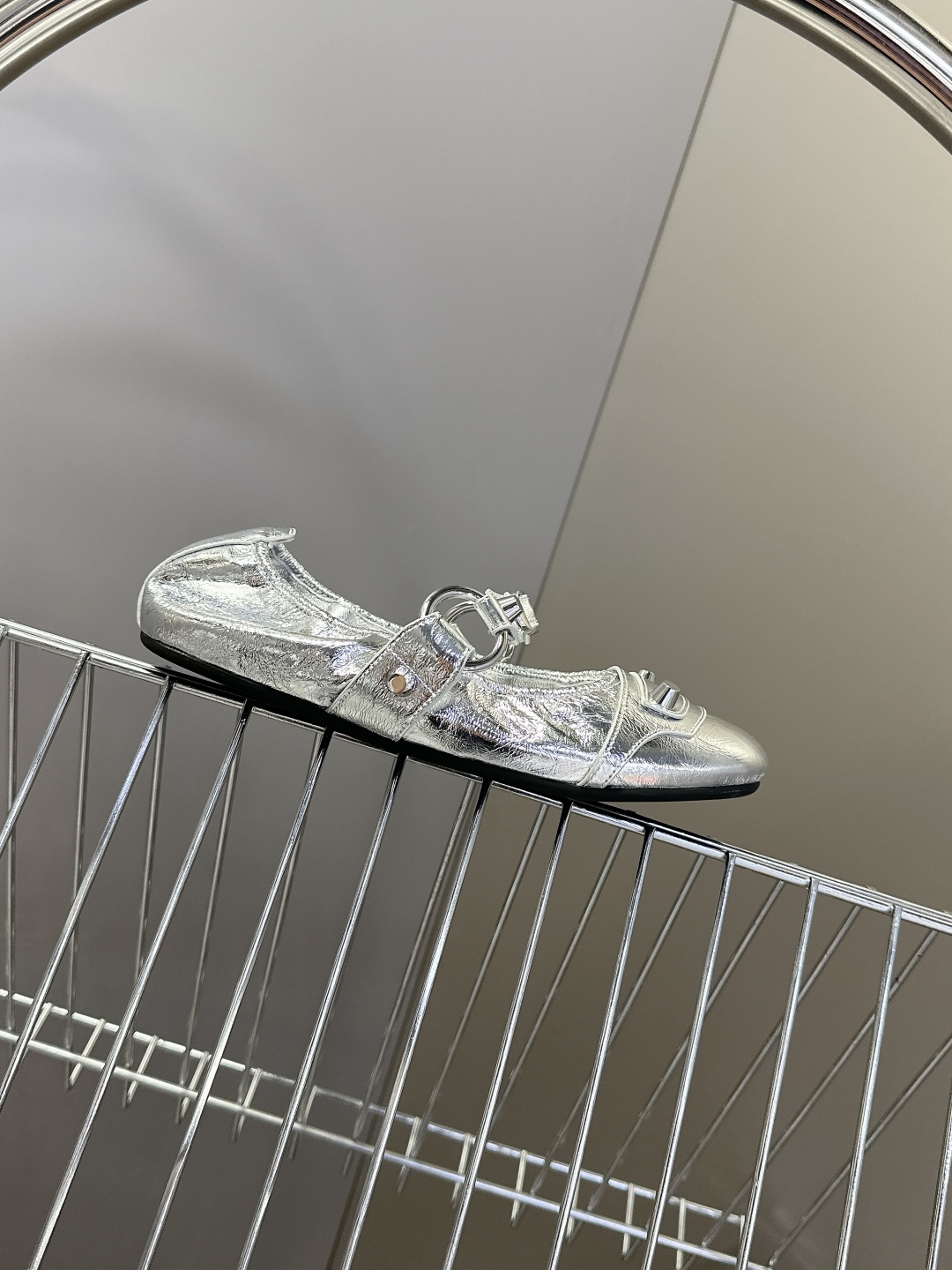  Balenciaga巴黎世家最新款芭蕾舞鞋                              