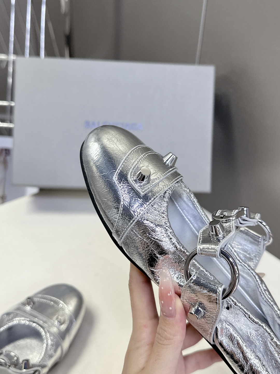  Balenciaga巴黎世家最新款芭蕾舞鞋                              