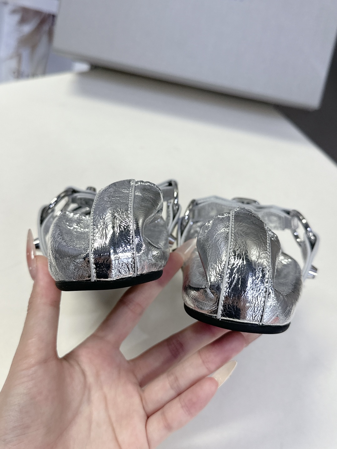  Balenciaga巴黎世家最新款芭蕾舞鞋                              