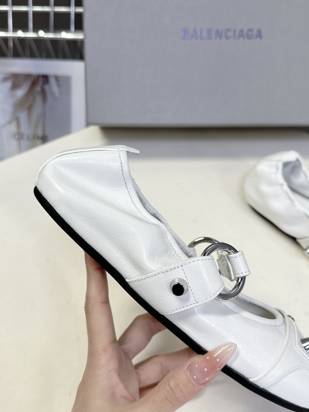  Balenciaga巴黎世家最新款芭蕾舞鞋                              
