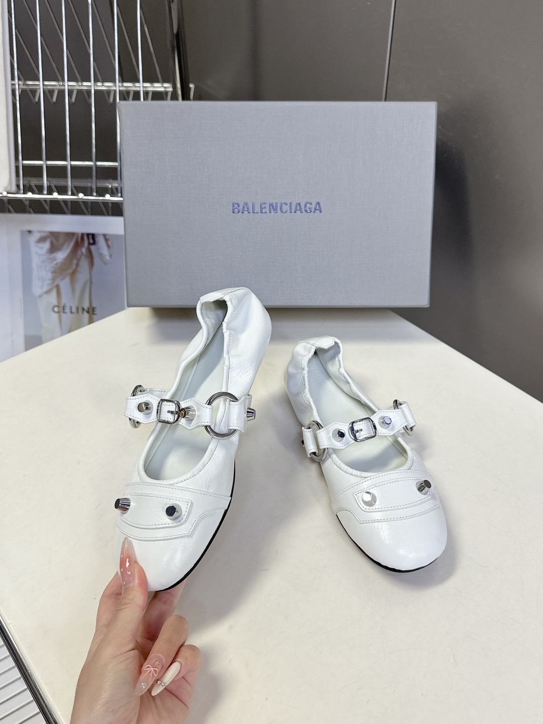  Balenciaga巴黎世家最新款芭蕾舞鞋                              
