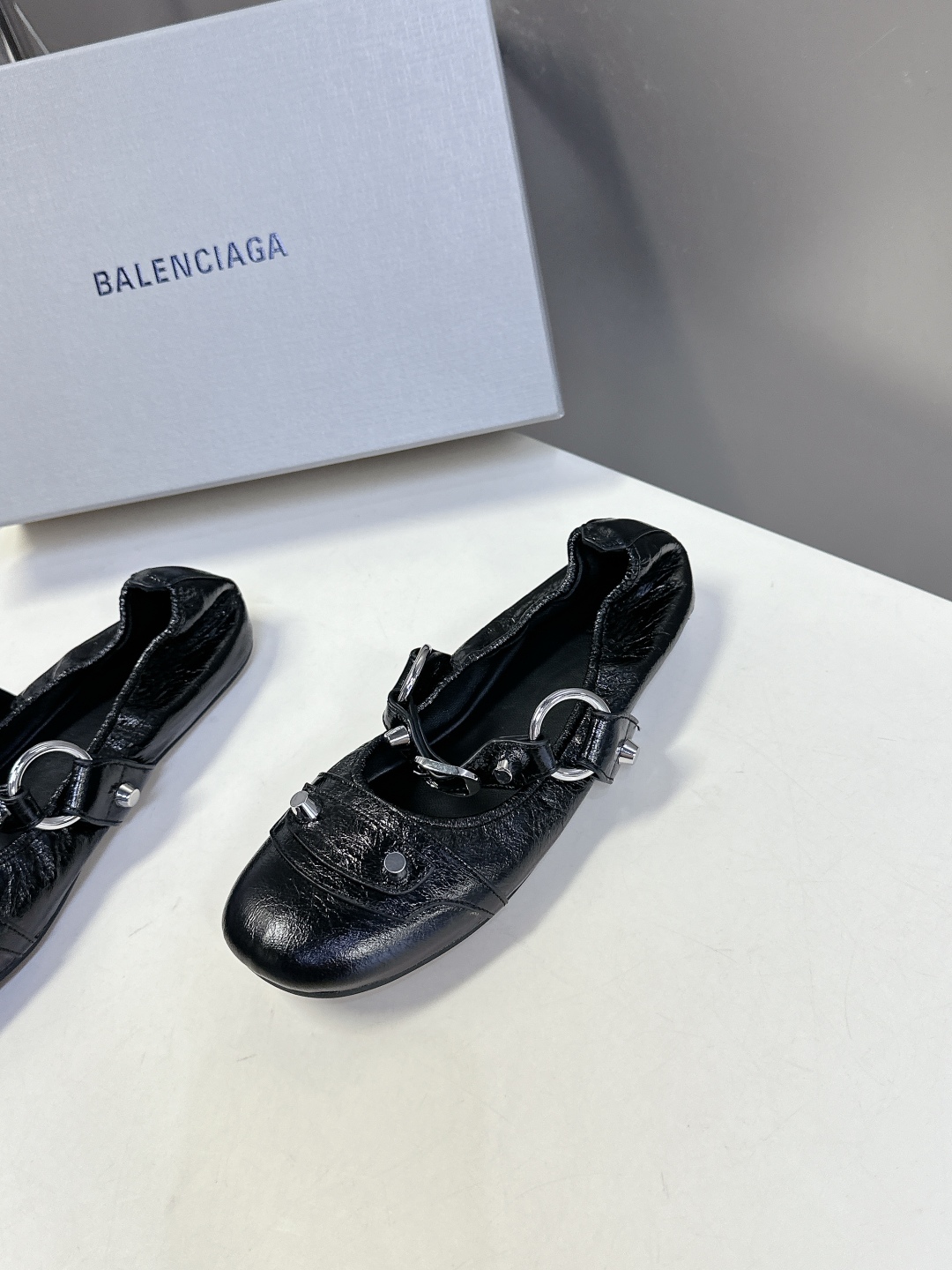  Balenciaga巴黎世家最新款芭蕾舞鞋                              