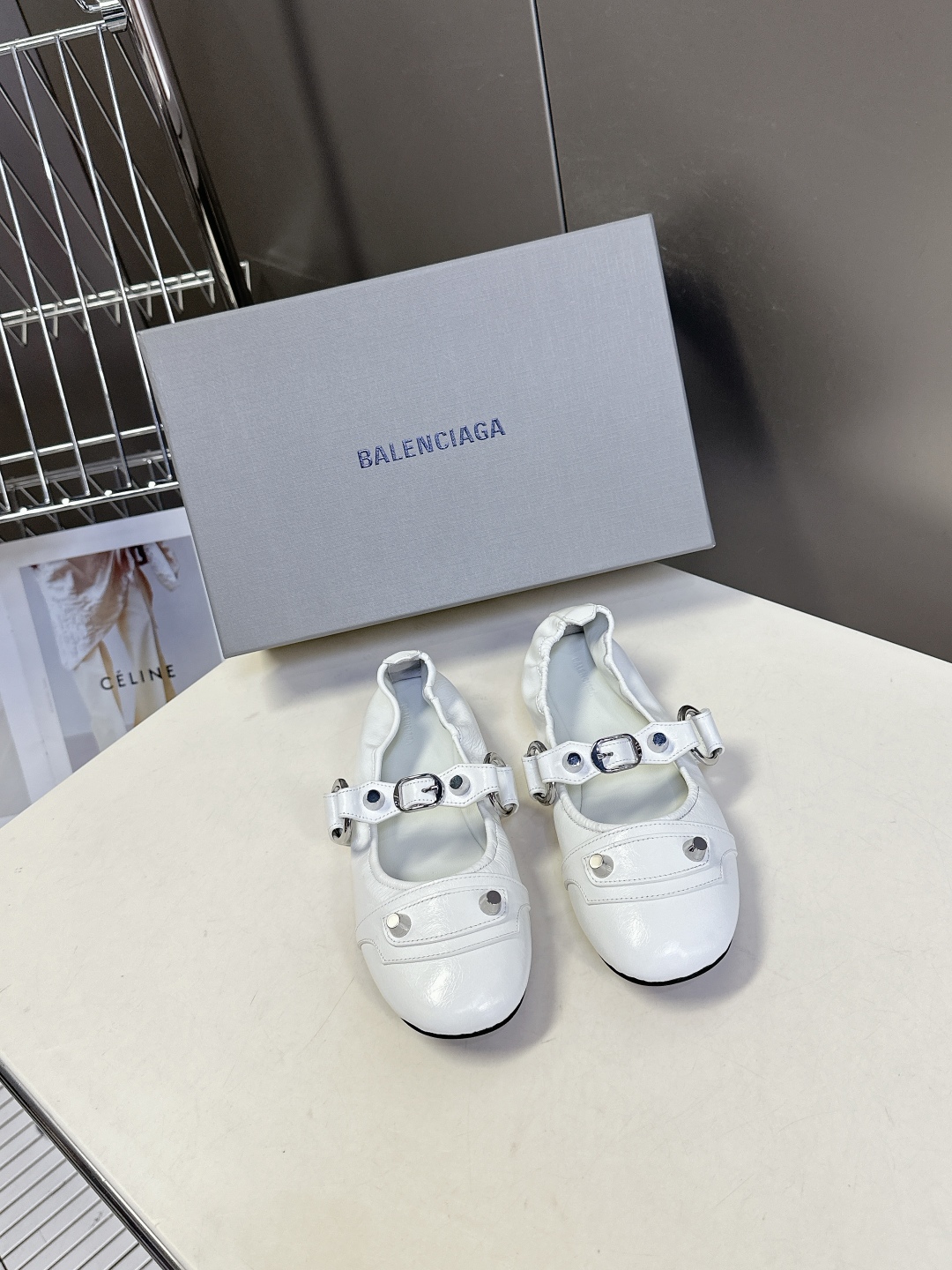  Balenciaga巴黎世家最新款芭蕾舞鞋                              