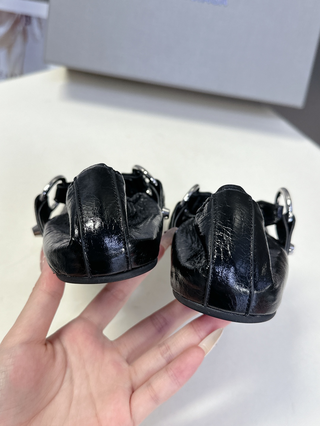  Balenciaga巴黎世家最新款芭蕾舞鞋                              
