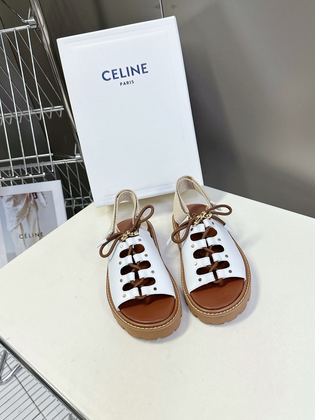  Celine思琳经典春最新爆款沙滩凉鞋夏天搭配袜子，简直绝绝子 复古的点上带上了满分时髦感颜值原版购入