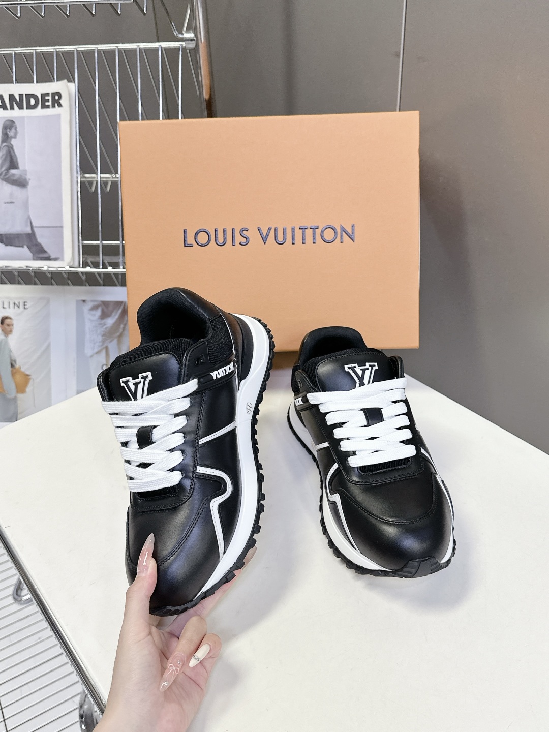  LV路易威登Run Away Maxi系列 胖丁 情侣款 厚底 运动鞋
  原版购入开发 做货 Run