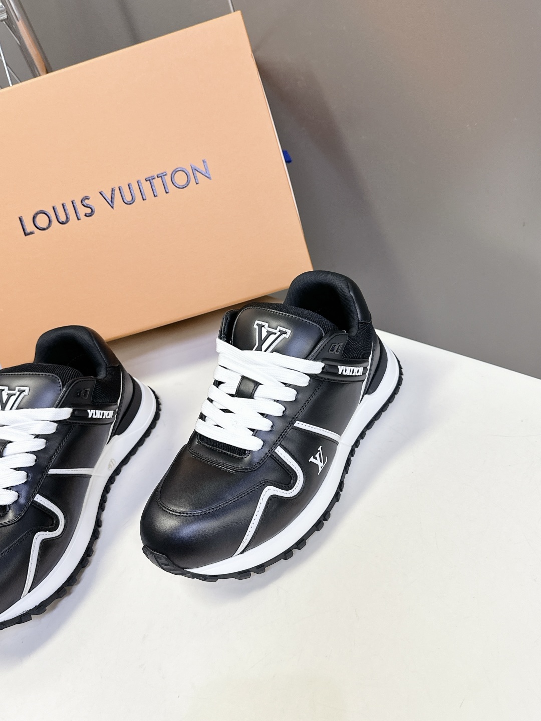  LV路易威登Run Away Maxi系列 胖丁 情侣款 厚底 运动鞋
  原版购入开发 做货 Run