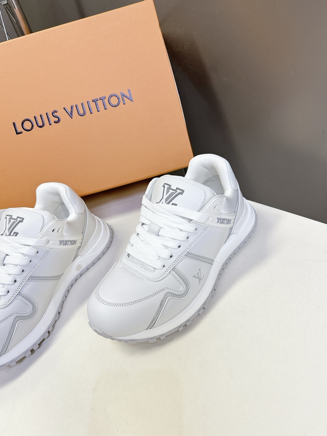  LV路易威登Run Away Maxi系列 胖丁 情侣款 厚底 运动鞋
  原版购入开发 做货 Run
