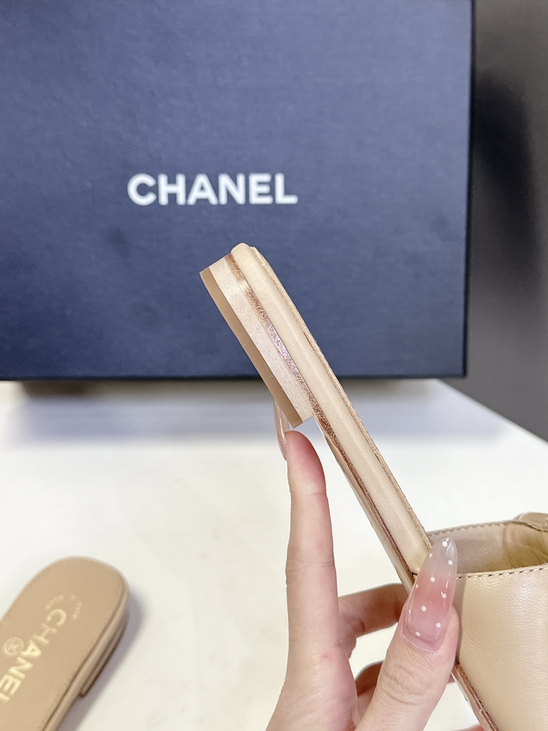  CHANEL香奈儿春夏最新款双C拖鞋 完全原版一比一复刻打造 版型超级正 最新时尚的设计 火遍全网的拖