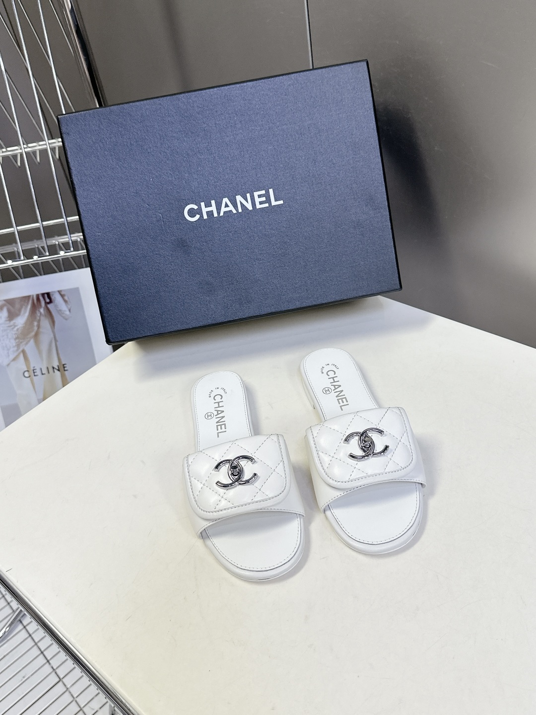  CHANEL香奈儿春夏最新款双C拖鞋 完全原版一比一复刻打造 版型超级正 最新时尚的设计 火遍全网的拖