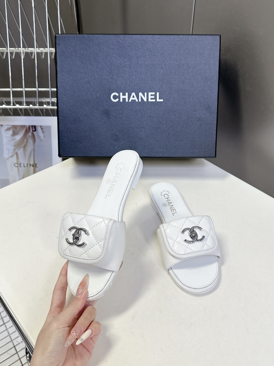  CHANEL香奈儿春夏最新款双C拖鞋 完全原版一比一复刻打造 版型超级正 最新时尚的设计 火遍全网的拖