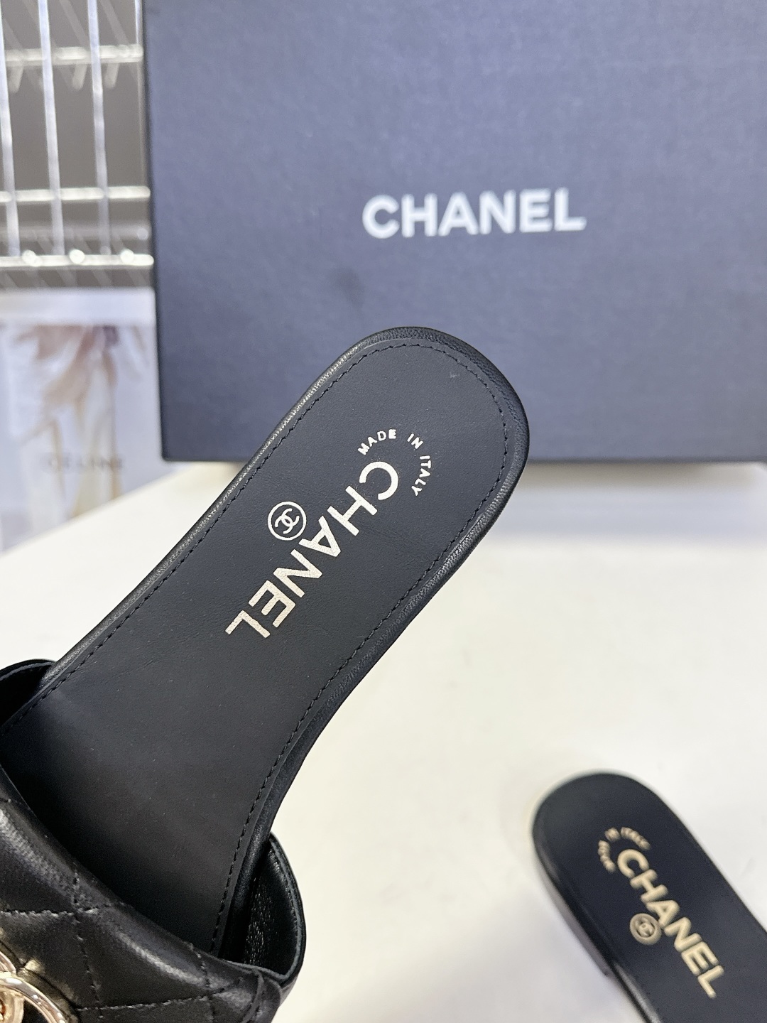  CHANEL香奈儿春夏最新款双C拖鞋 完全原版一比一复刻打造 版型超级正 最新时尚的设计 火遍全网的拖