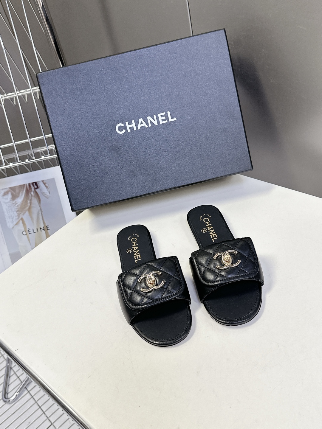  CHANEL香奈儿春夏最新款双C拖鞋 完全原版一比一复刻打造 版型超级正 最新时尚的设计 火遍全网的拖