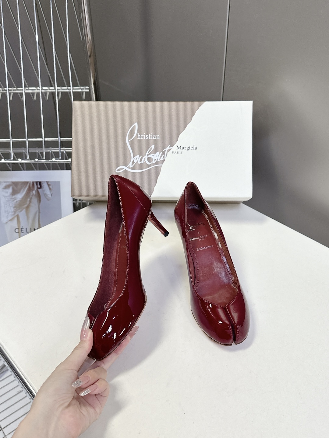 CL 红底鞋x Maison Margiela 分趾联名款高跟鞋
Maison Mar