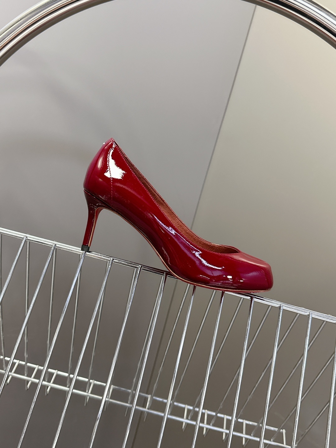CL 红底鞋x Maison Margiela 分趾联名款高跟鞋
Maison Mar