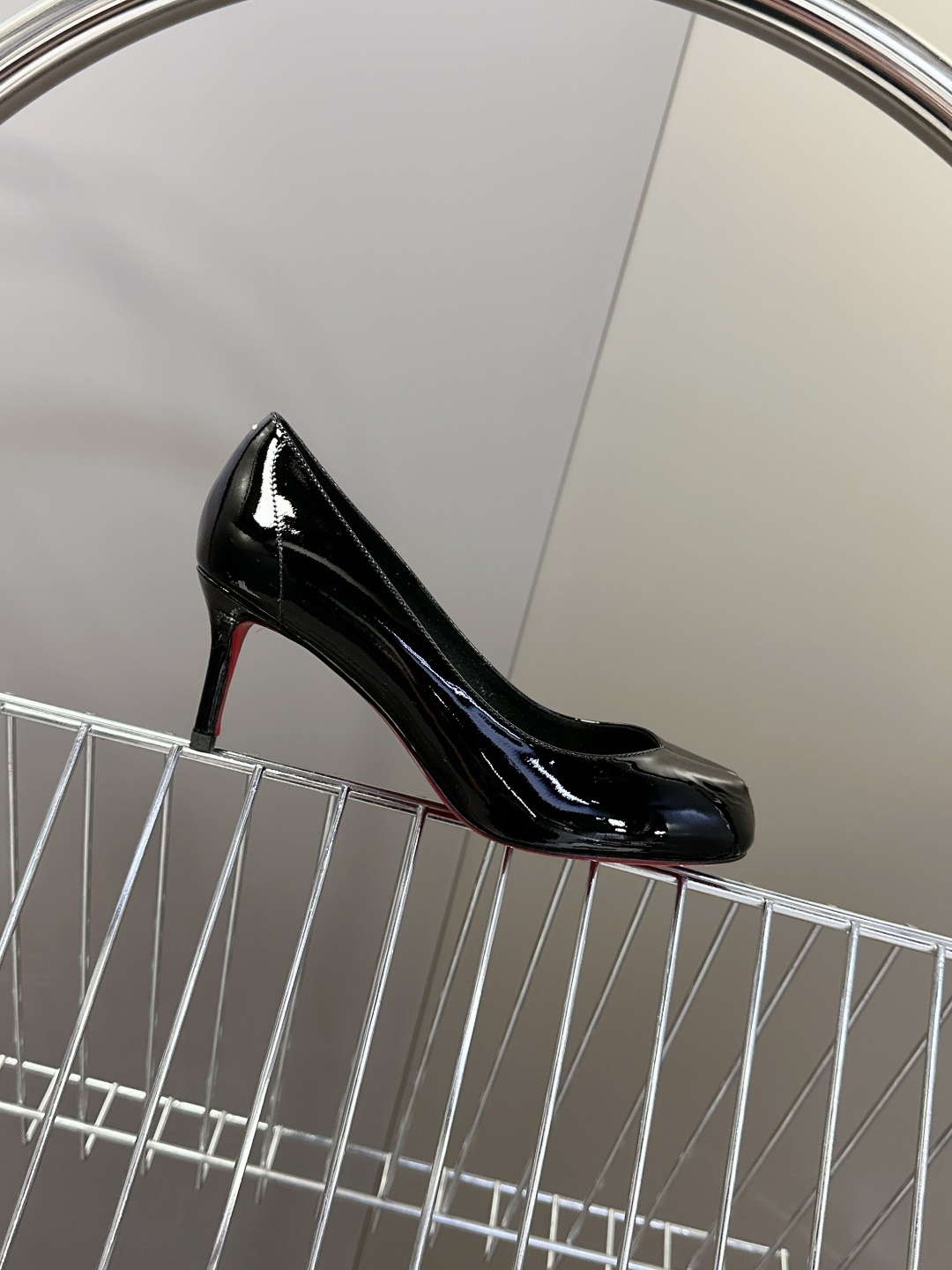 CL 红底鞋x Maison Margiela 分趾联名款高跟鞋
Maison Mar